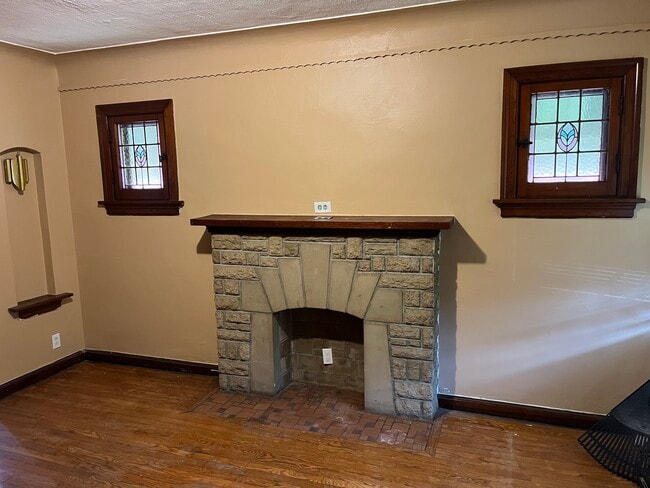 Living Room - 5919 Dressell Ave