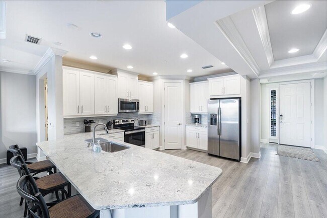 Building Photo - 9657 Montelanico Loop