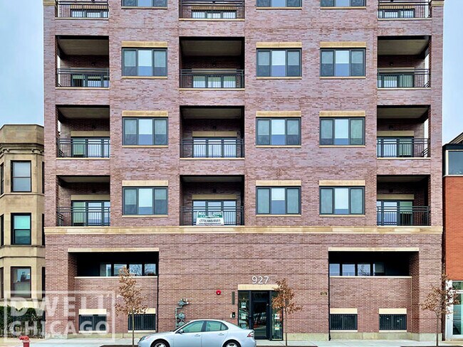 Building Photo - 927 W Irving Park Rd