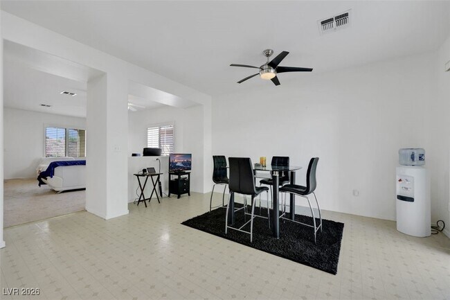 Foto del edificio - 1935 Valley Center Dr