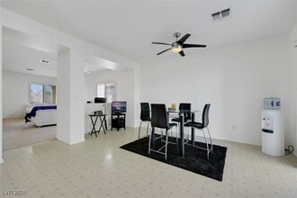 Building Photo - 1935 Valley Center Dr