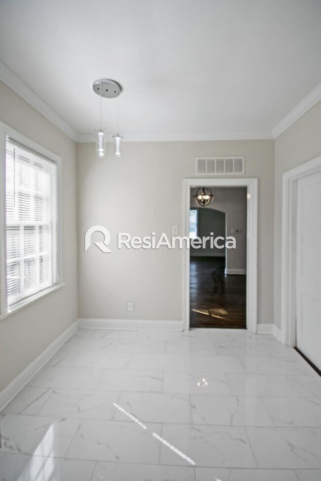 Foto del edificio - Beautifully Renovated Rental Near Rhodes College!