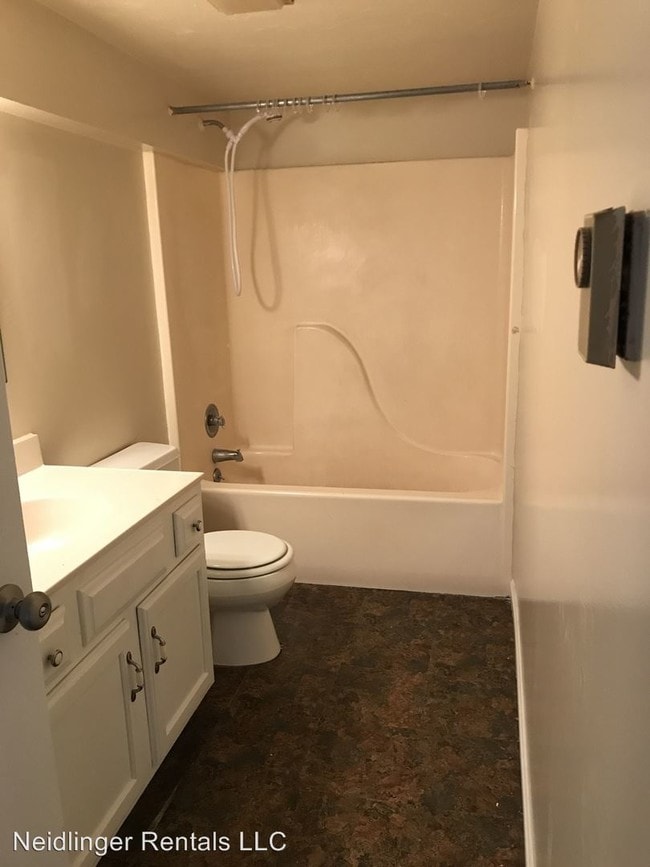 Building Photo - 11 N Chestnut St