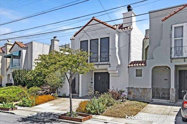 Foto del edificio - 649 Cayuga Ave