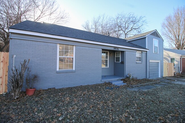 Building Photo - Newly Renovated 3 Bed/2 Bath in Tulsa!