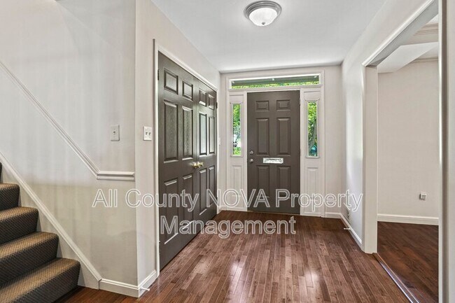 Building Photo - 6428 Earlham Dr