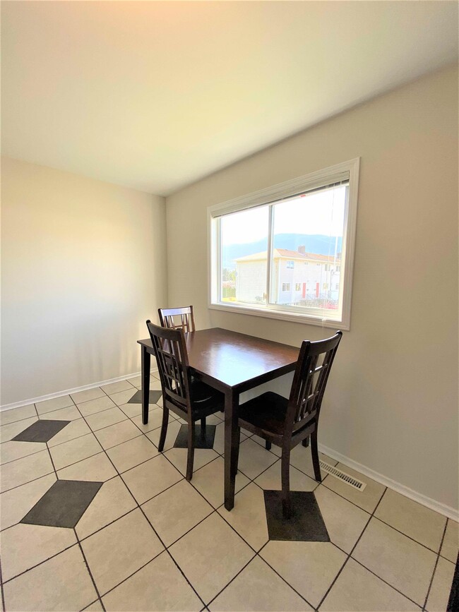 Building Photo - 24 Little Wedeene St