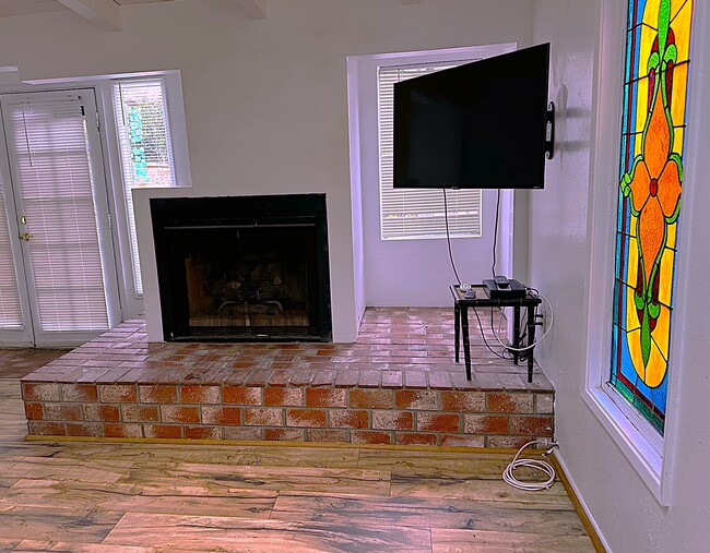 TV/Fireplace - 14431 Dunbar Pl