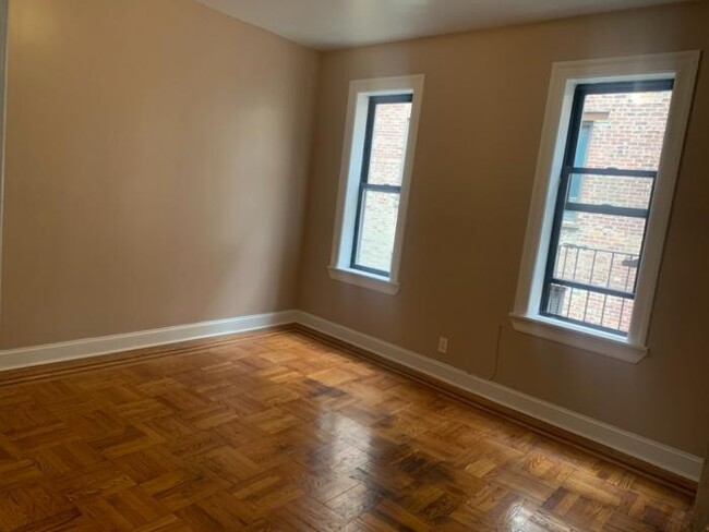 Foto del edificio - 2 bedroom in BRONX NY 10468