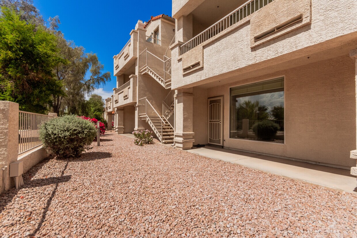 Building Photo - Mountainview Lake Dr