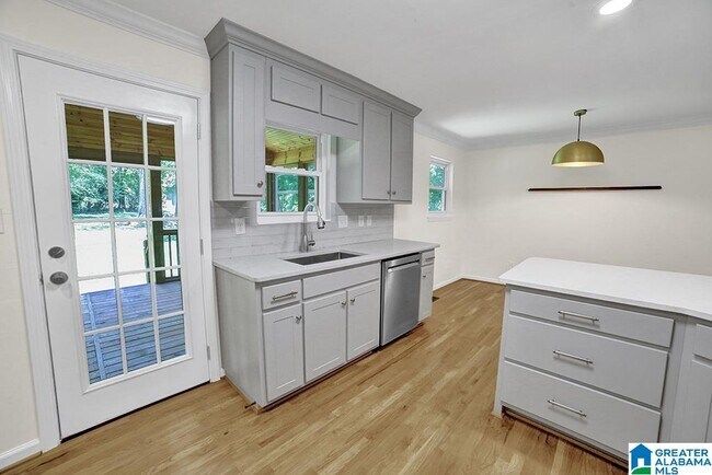 Foto del edificio - 2254 Locke Cir