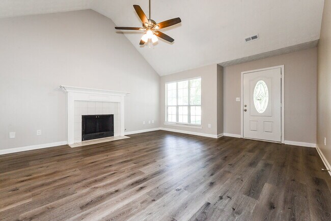 Foto del edificio - 642 Beaver Run Trce