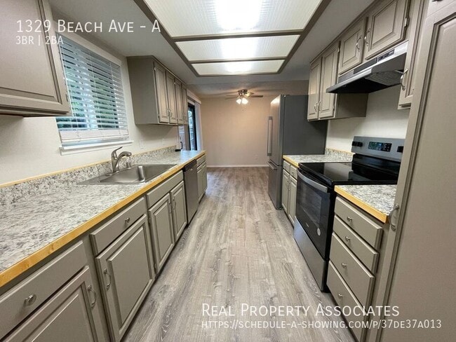 Building Photo - 1329 Beach Ave