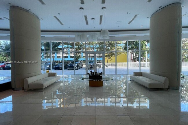 Building Photo - 2101 Brickell Ave