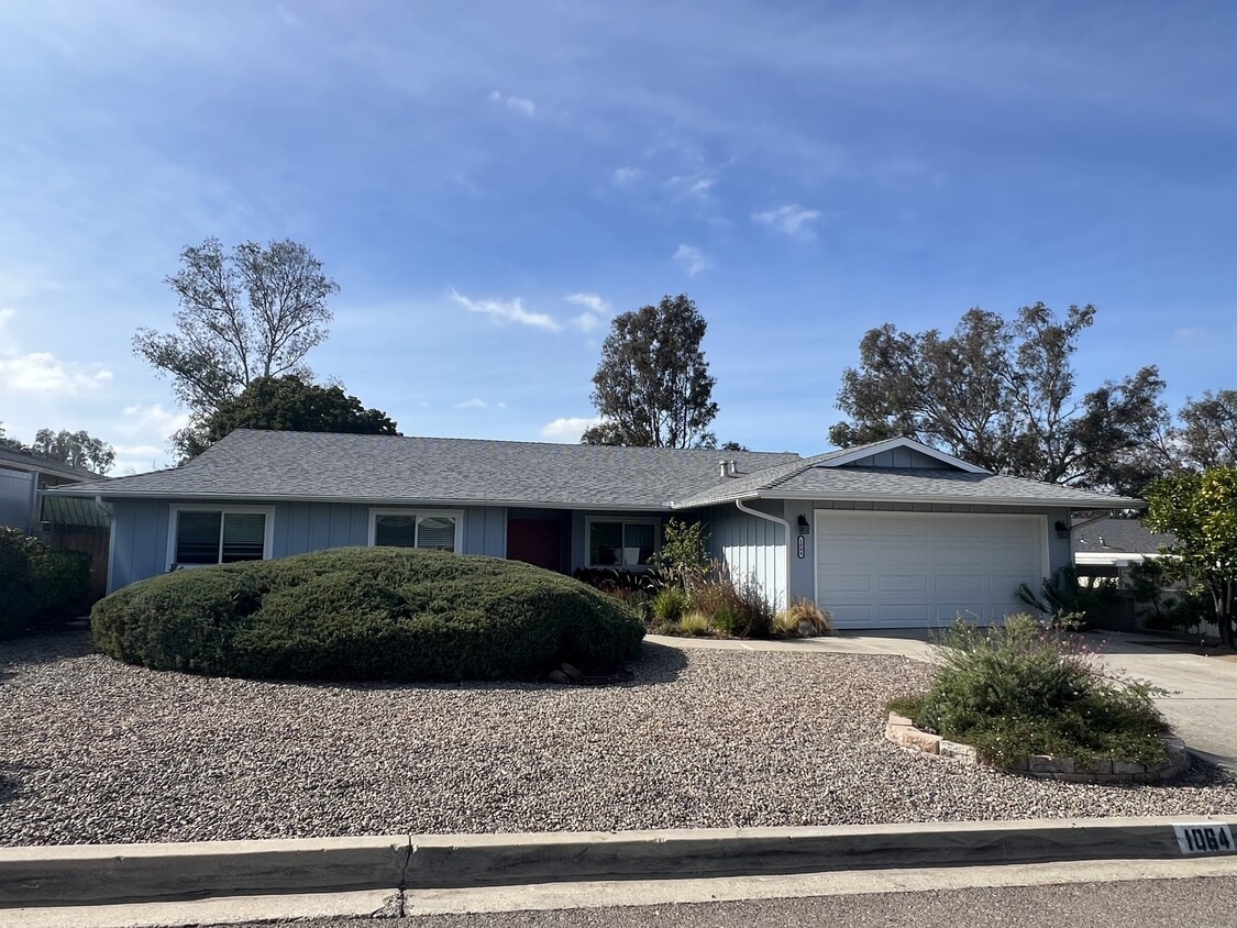 Primary Photo - 1064 La Reina Dr