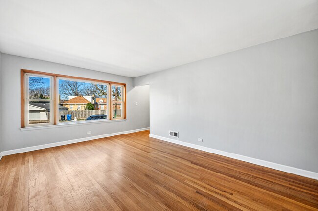 Building Photo - 5861 N Nagle Ave