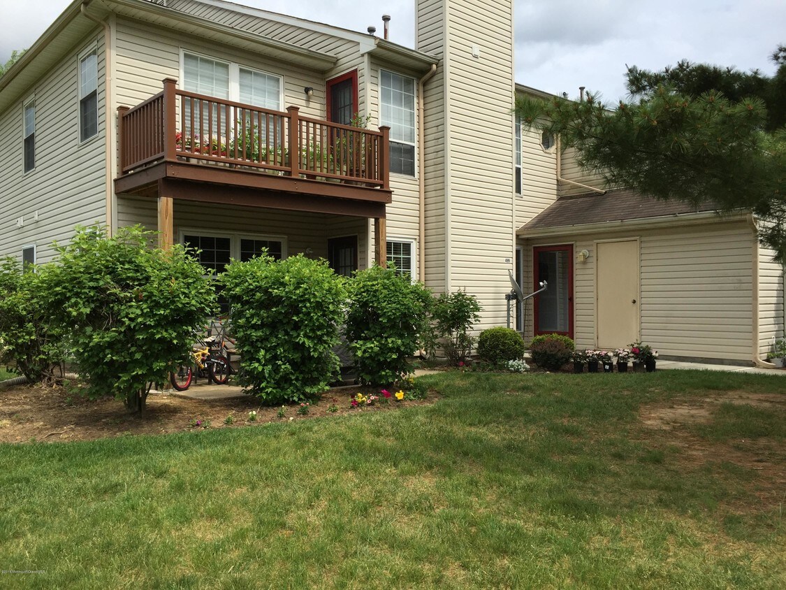 499 Hawthorne Pl, Marlboro Township, NJ 07751 Condo for Rent in Marlboro Township, NJ