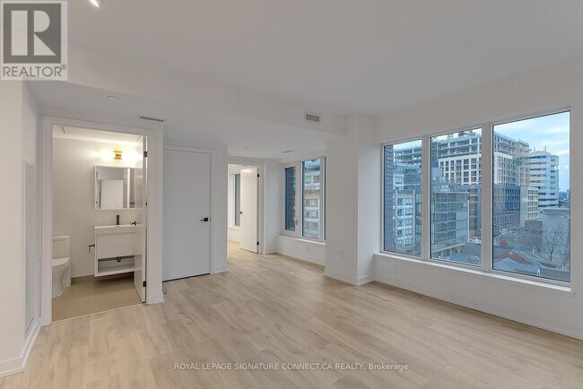 Photo du bâtiment - 2 Augusta Ave