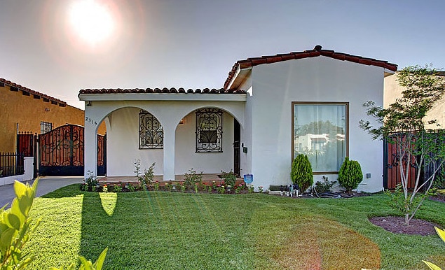 Manicured lawn - 2315 S Cochran Ave