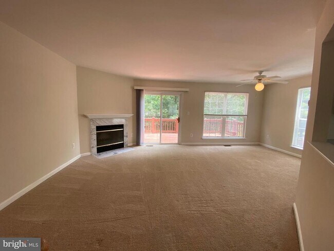Foto del edificio - 6555 Kelsey Point Cir