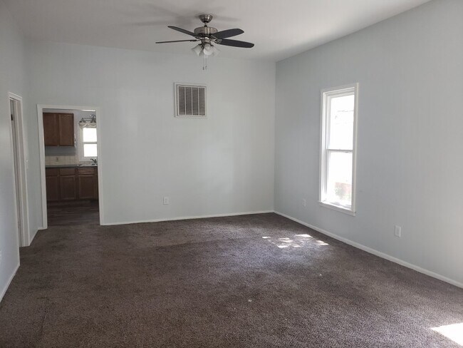 Building Photo - 316 N Taylor St