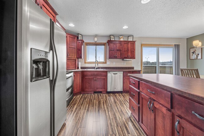 Foto del edificio - Spacious & Stylish 4-Bedroom Home in West ...