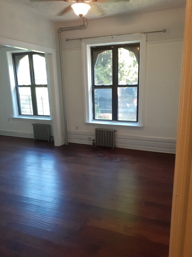 Living/dining room - 295 Parkside Ave