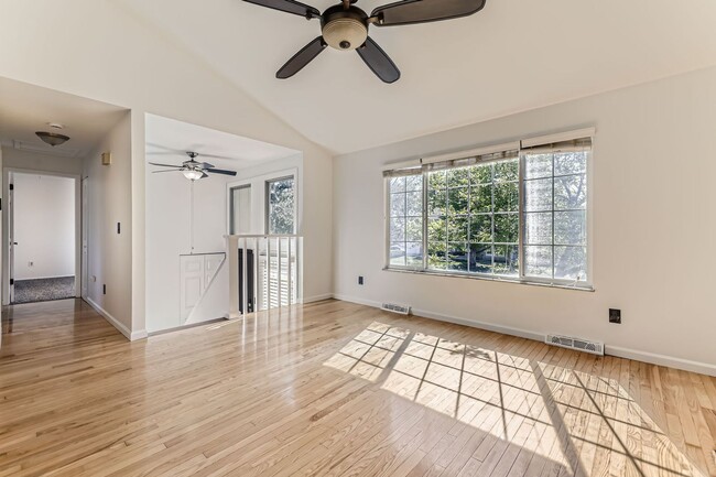 Building Photo - Beautiful 3 Bed 2 Bath House in Thornton A...