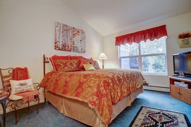 Foto del edificio - WINTER SEASON RENTAL 4BDR 3BA WILDERNEST NOV 1 2026 TO APRIL 30 2027