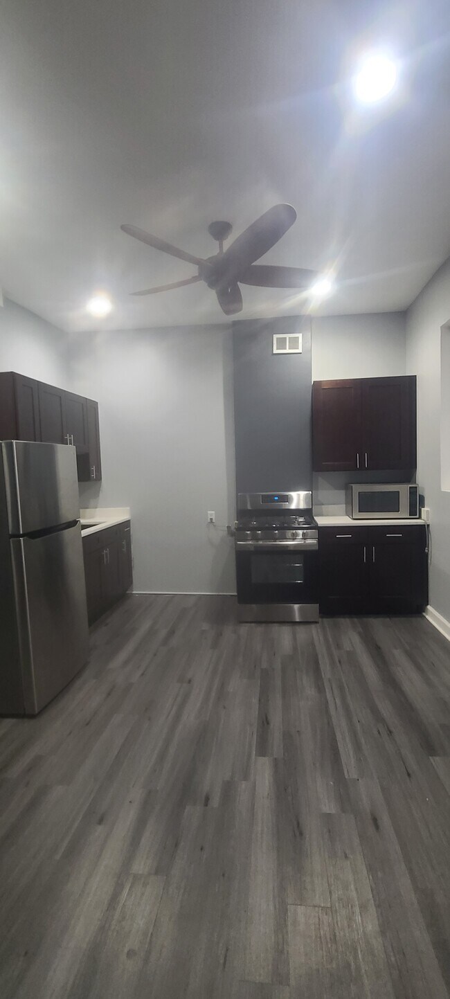 Foto del edificio - 463 W 31st St