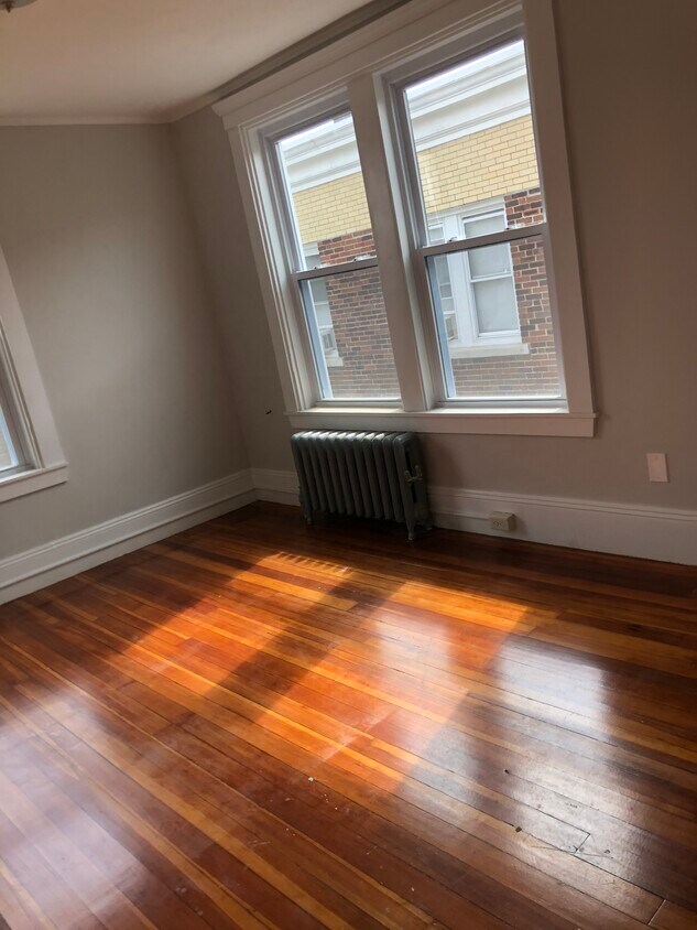 living room - 292 Washington St