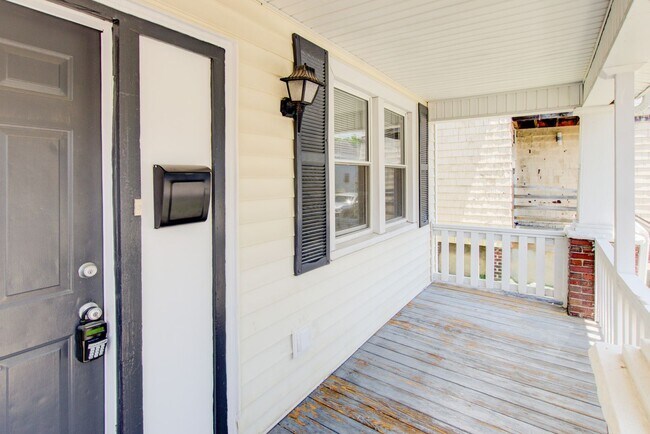 Foto del edificio - 6 Bed, 1.5 Bath Home in Granby School Dist...