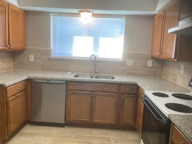 Building Photo - 303 Fair Oak Ct