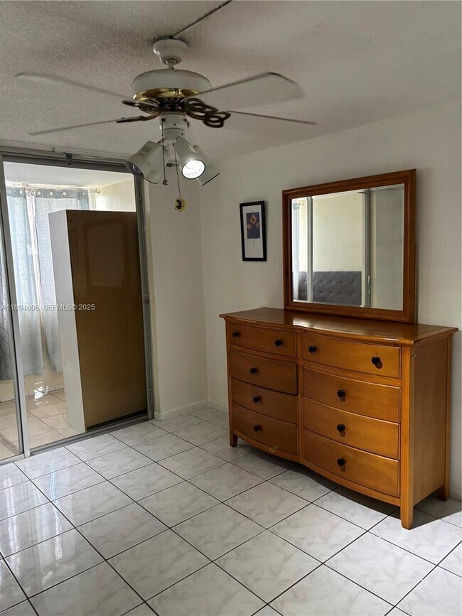 Foto del edificio - 211 NE 8th Ave