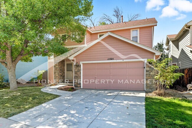 Building Photo - Spacious Home with Washer/Dryer and Centra...