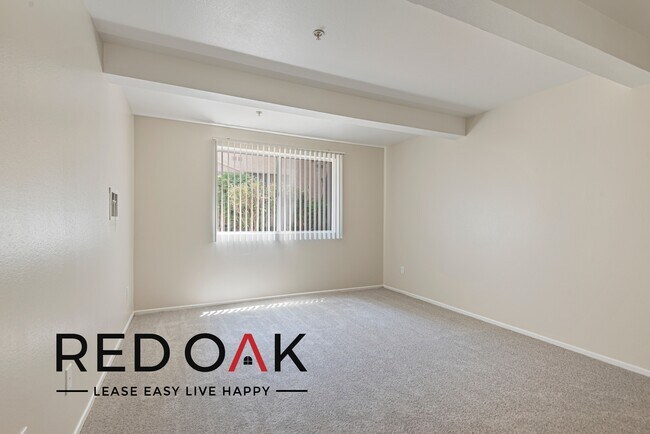 Foto del edificio - ~1 Month FREE~ Amazing One Bedroom with Sn...
