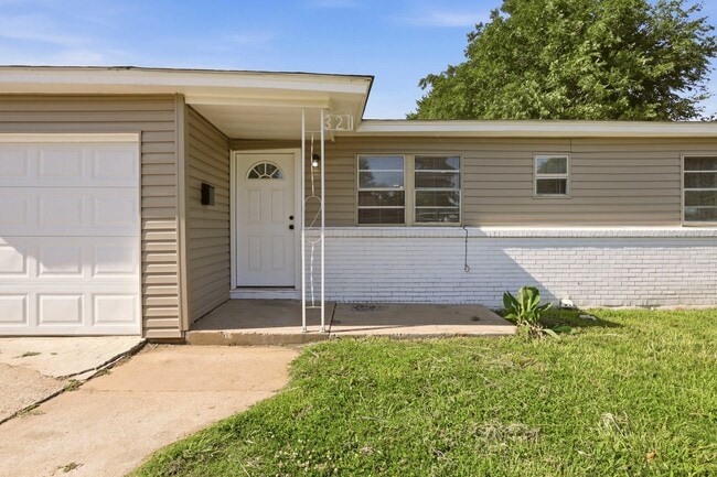 Photo - 321 SE 67th St House