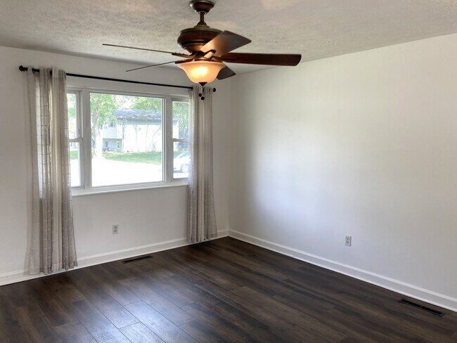 Building Photo - 4429 Paxton Dr S