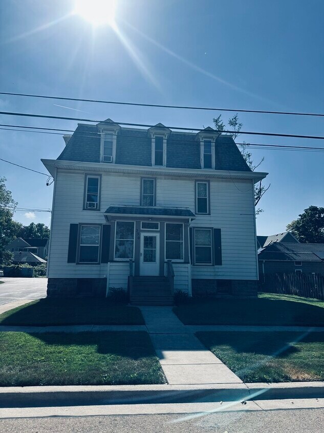Foto principal - 330 W Sycamore St