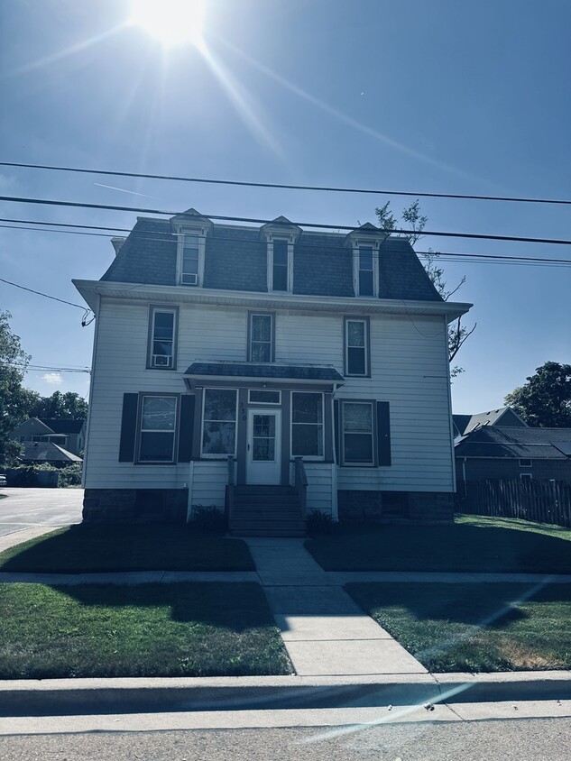 Primary Photo - 330 W Sycamore St