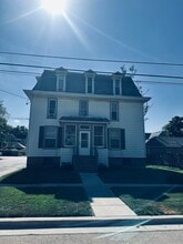 Building Photo - 330 W Sycamore St