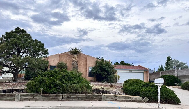 Foto del edificio - Move in Special 1/2 1st Months rent! 3 Bedroom 2 Bathroom with 2 Car Garage