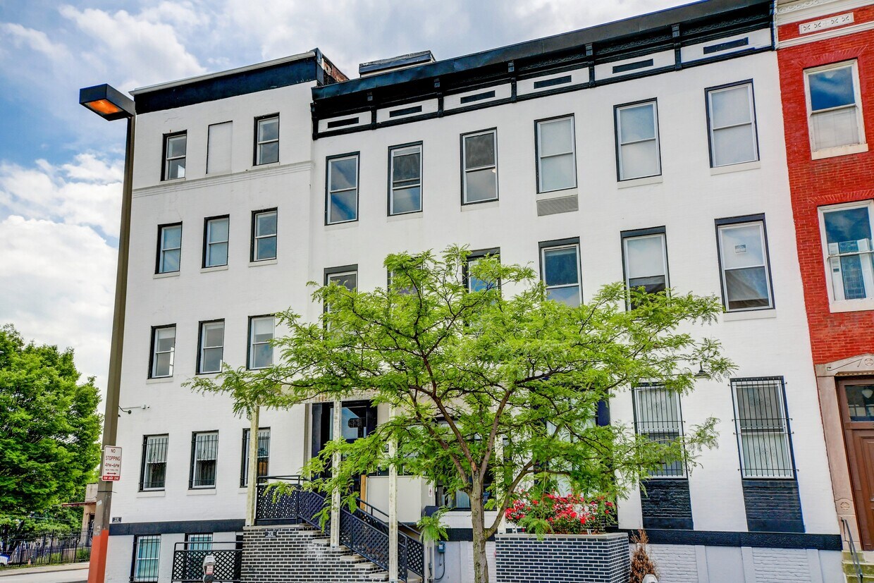 Primary Photo - 231 E North Ave
