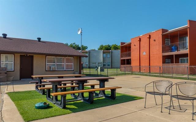 Building Photo - 401 N Merrill Ave