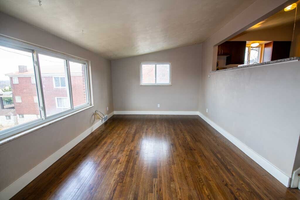 Primary Photo - 7924 Edgewood Ave