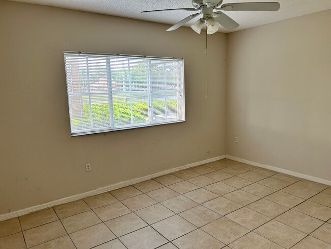 Building Photo - 2424 Centergate Dr