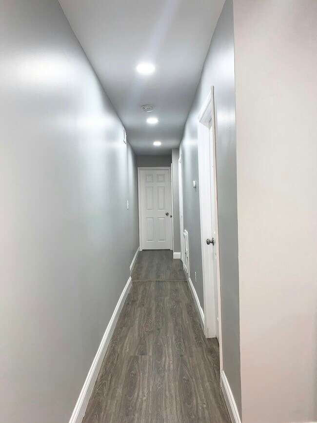 Foto del edificio - 823 Newington Ave
