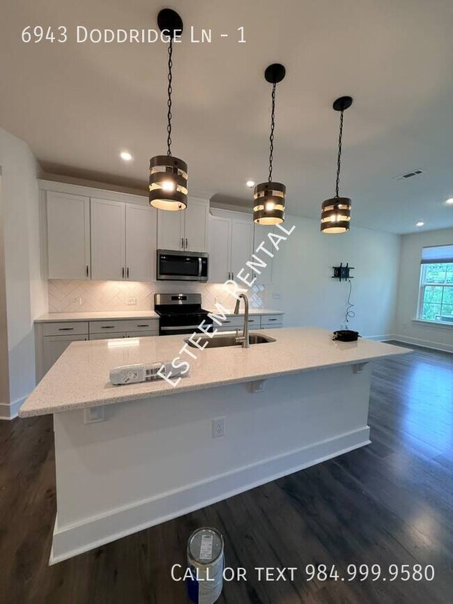Foto del edificio - 6943 Doddridge Ln