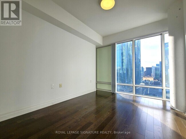 Building Photo - 8 The Esplanade