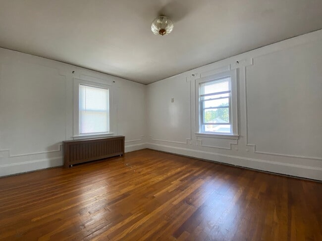 Building Photo - Rent a House! 3 Parking spots included!